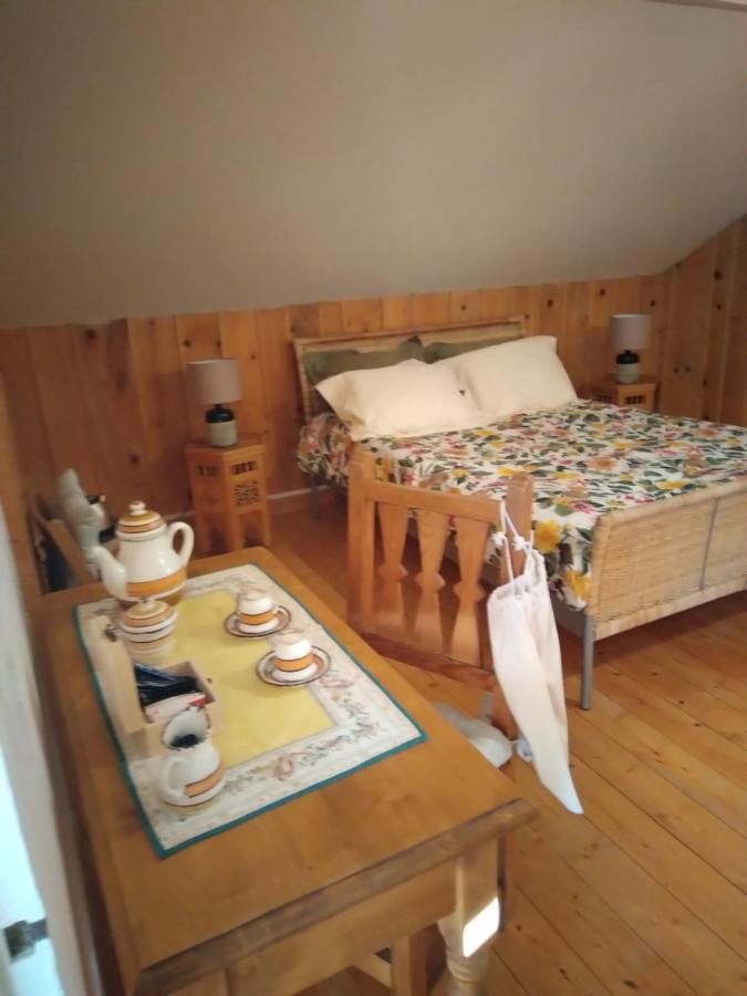 Les Dames De La Saugiat Bed & Breakfast Le Fied Bagian luar foto