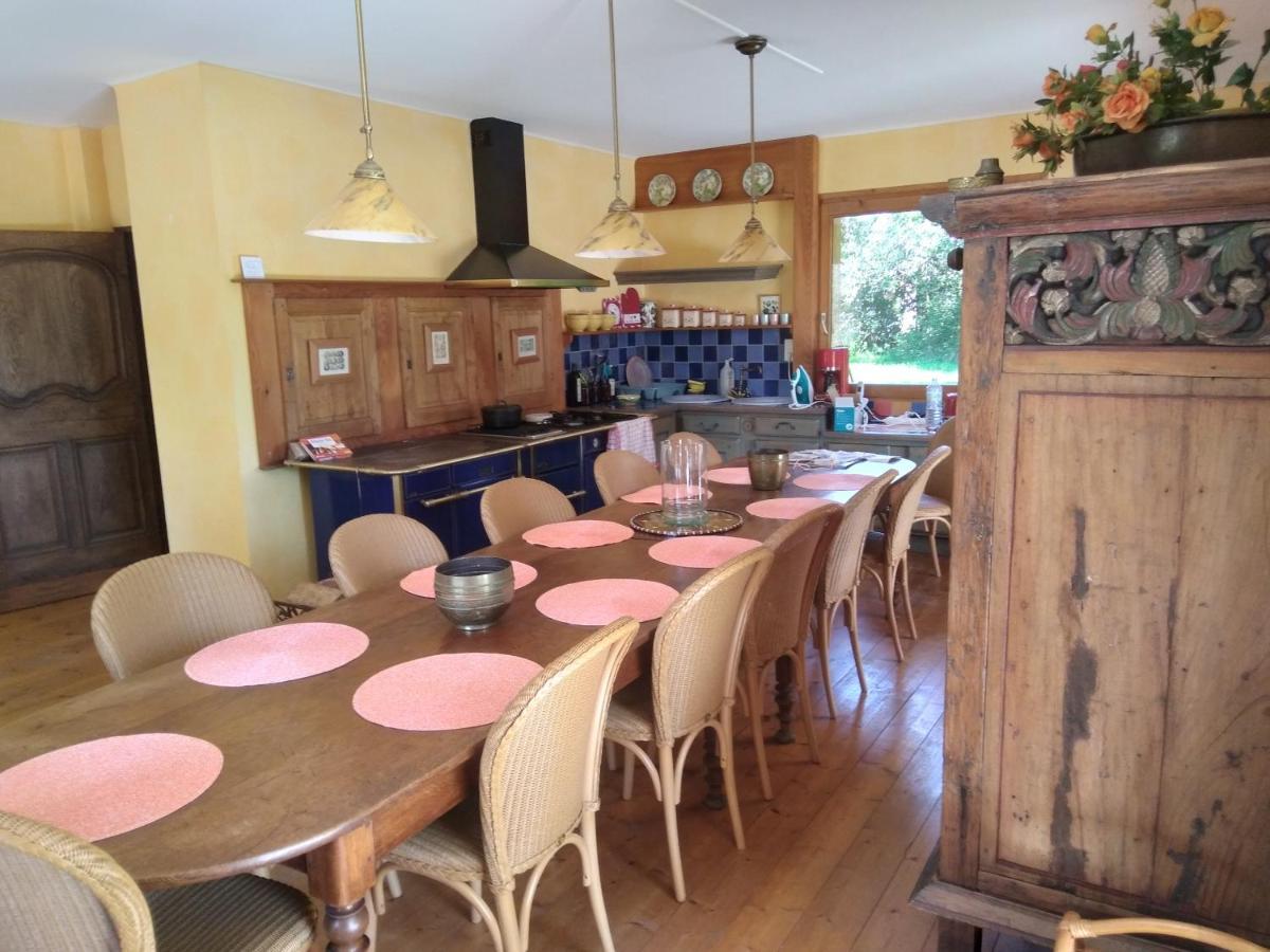 Les Dames De La Saugiat Bed & Breakfast Le Fied Bagian luar foto