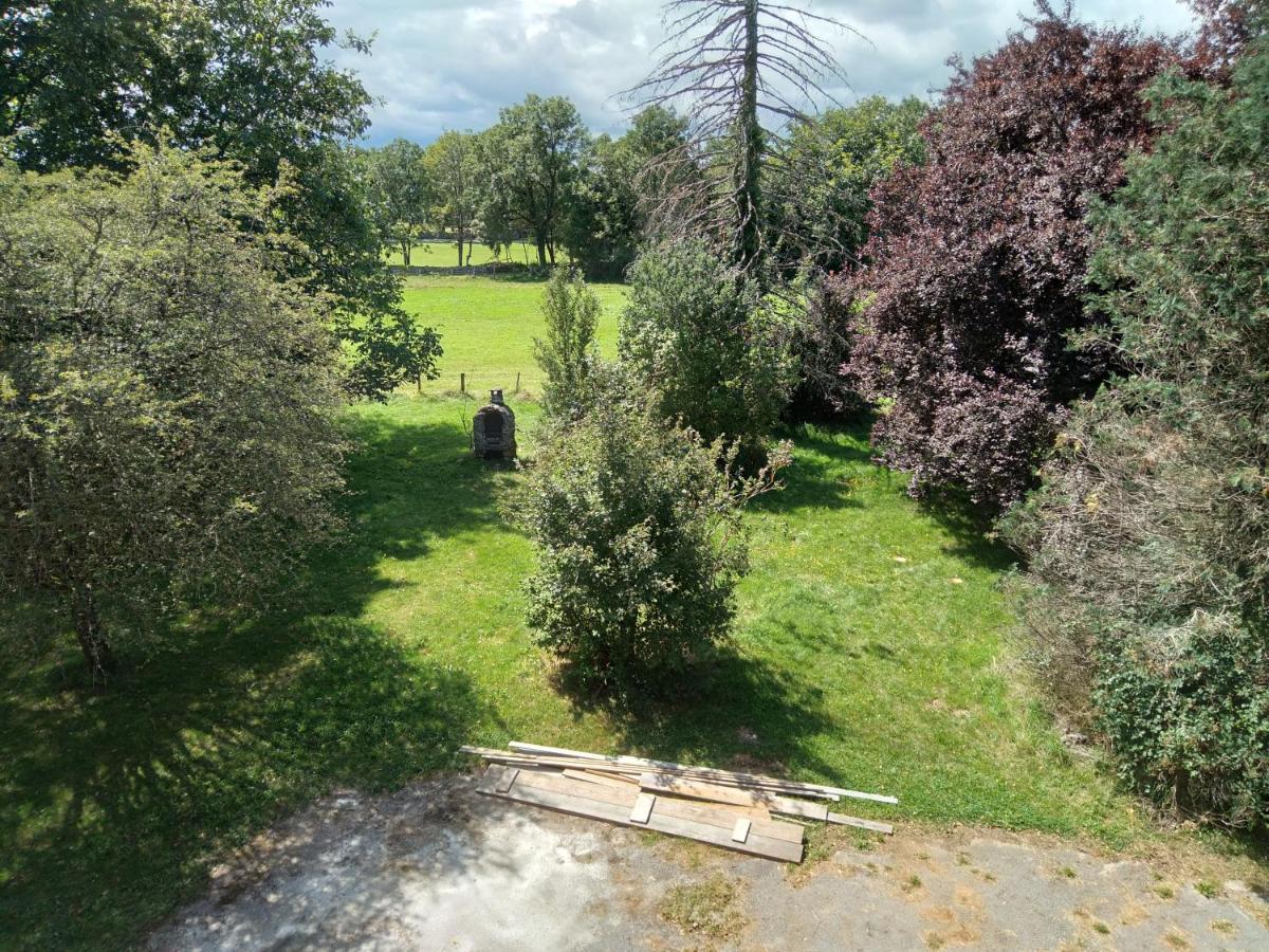 Les Dames De La Saugiat Bed & Breakfast Le Fied Bagian luar foto