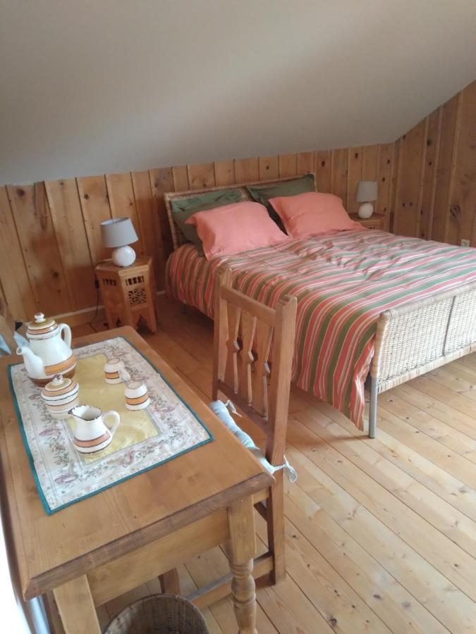 Les Dames De La Saugiat Bed & Breakfast Le Fied Bagian luar foto