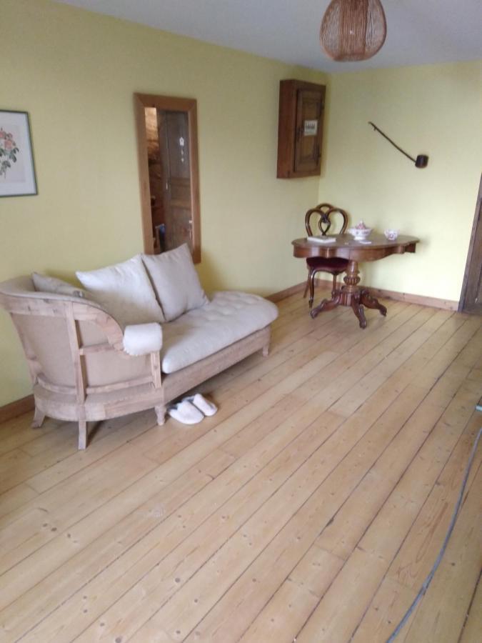 Les Dames De La Saugiat Bed & Breakfast Le Fied Bagian luar foto