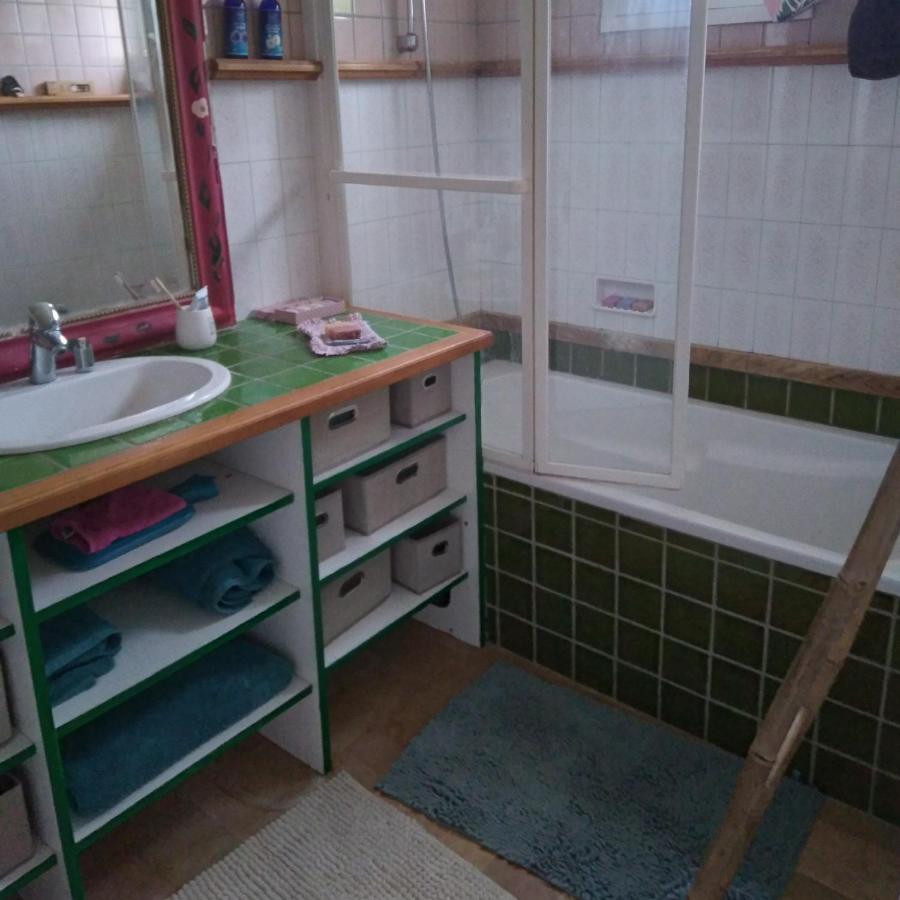 Les Dames De La Saugiat Bed & Breakfast Le Fied Bagian luar foto