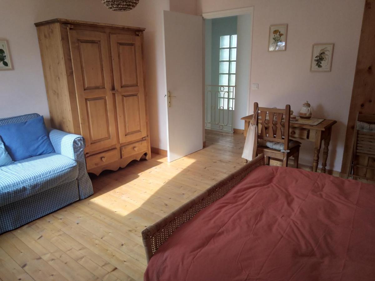 Les Dames De La Saugiat Bed & Breakfast Le Fied Bagian luar foto