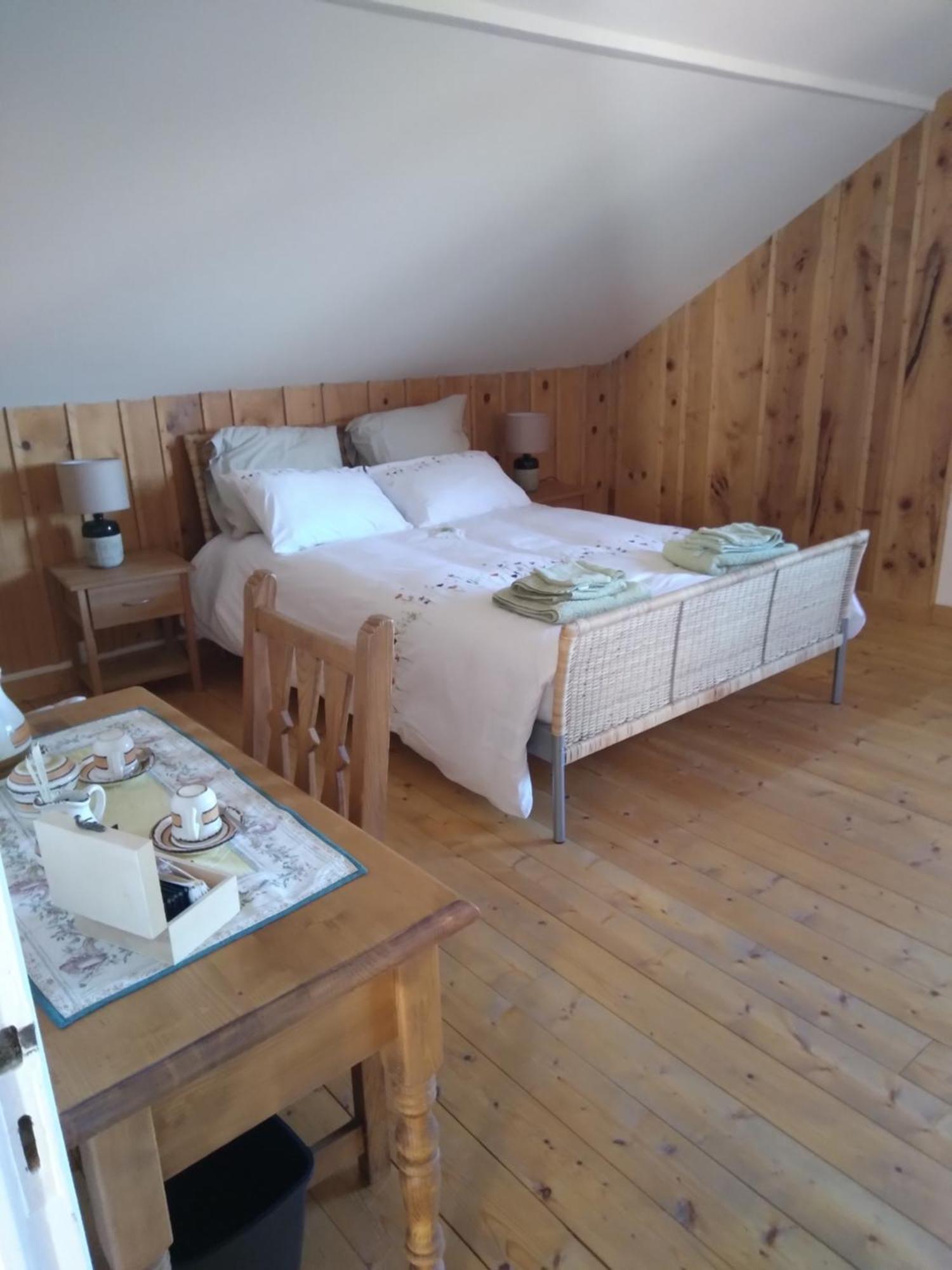 Les Dames De La Saugiat Bed & Breakfast Le Fied Bagian luar foto