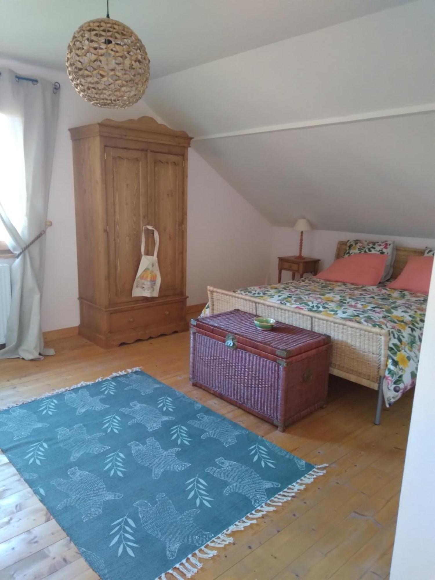 Les Dames De La Saugiat Bed & Breakfast Le Fied Bagian luar foto